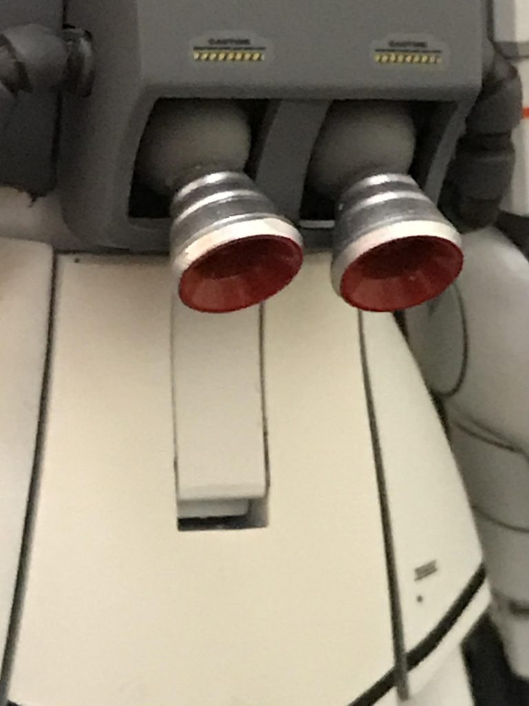 まさかのランドセルにバーニア が無い！ので開口してジャンクパーツから作りました。