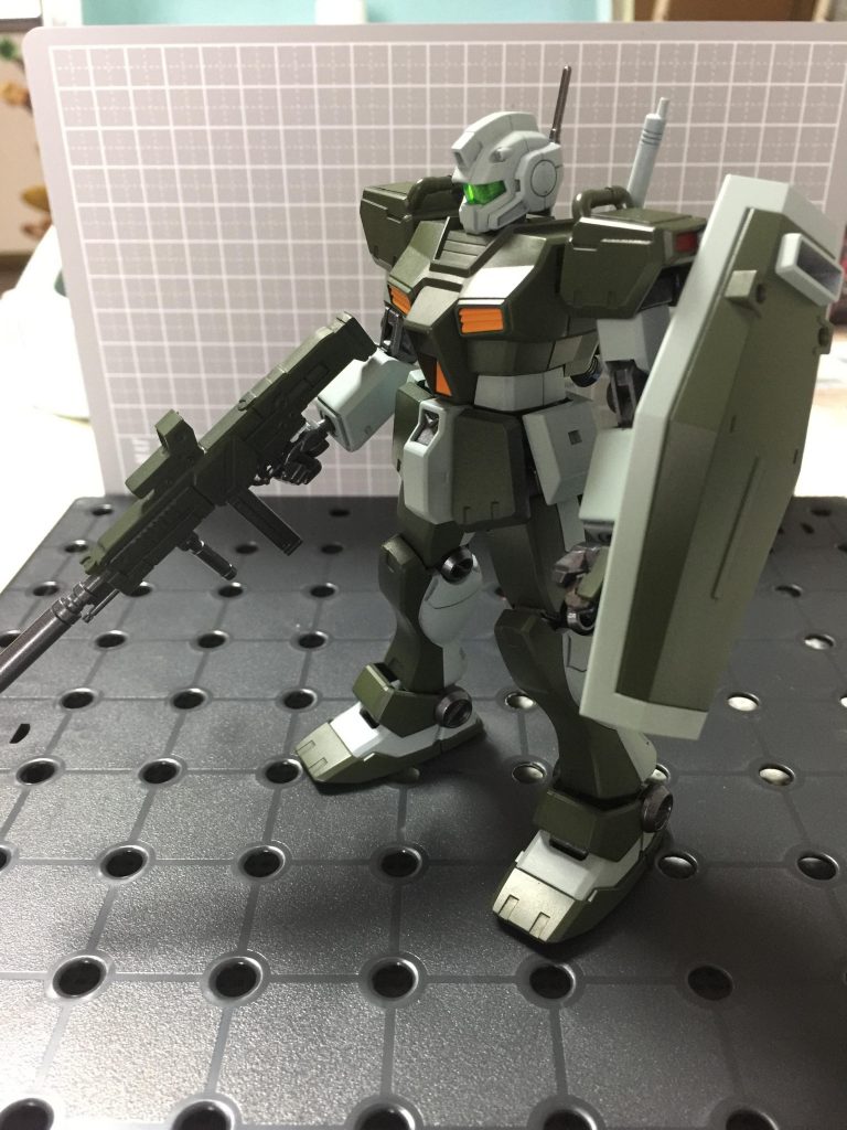 全部分にガンメタで下地して、各色立ち上げてみましたが、ダークグリーンの隠蔽力が想定以上で、下地の意味がほぼ消えました（笑）