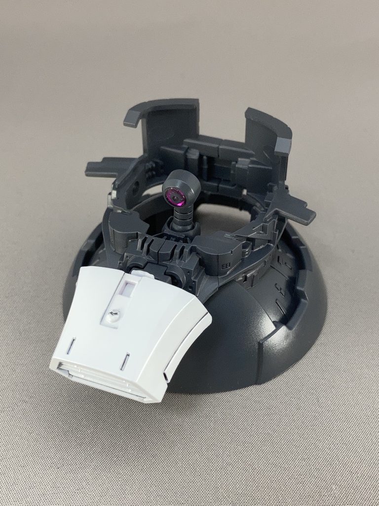 モノアイはジャンクからで、ラピーテープとUVレジン使いました。