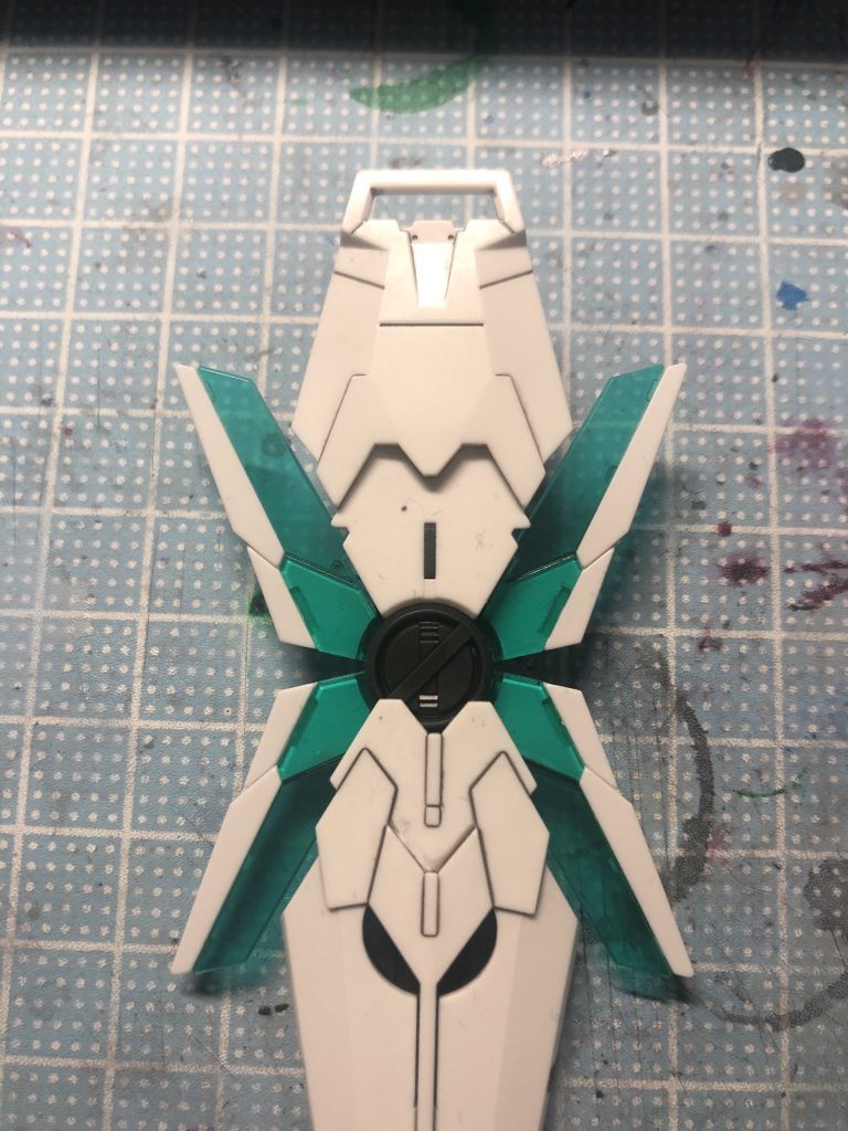 パテ部分を白で塗装して接着して組み立てて完成