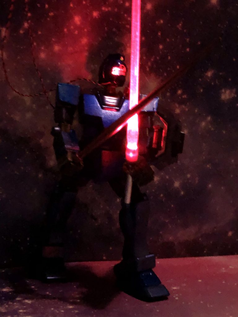 ビームサーベルを2本持たし威圧感がある感じで撮ってみました　お気に入りショットの一つです