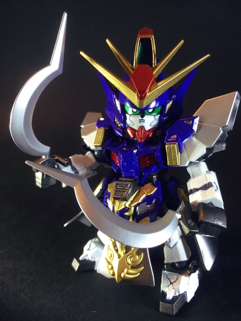 「魏武王・五将軍の一柱。反董卓連合軍結成の際、故郷から独自に大勢のマグアナック兵を率いて参陣した。小柄な体躯ながら勇猛果敢で、常に先陣を務める曹操軍の一番槍。