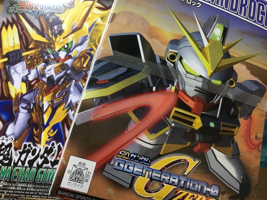 ベースキットは三国創傑伝・馬超ガンダムバルバトスです。馬超をベースに創傑伝体型を維持しつつ、先月再販されたGジェネ版SDサンドロックのキットから特徴的なパーツを組み合わせて製作しました。