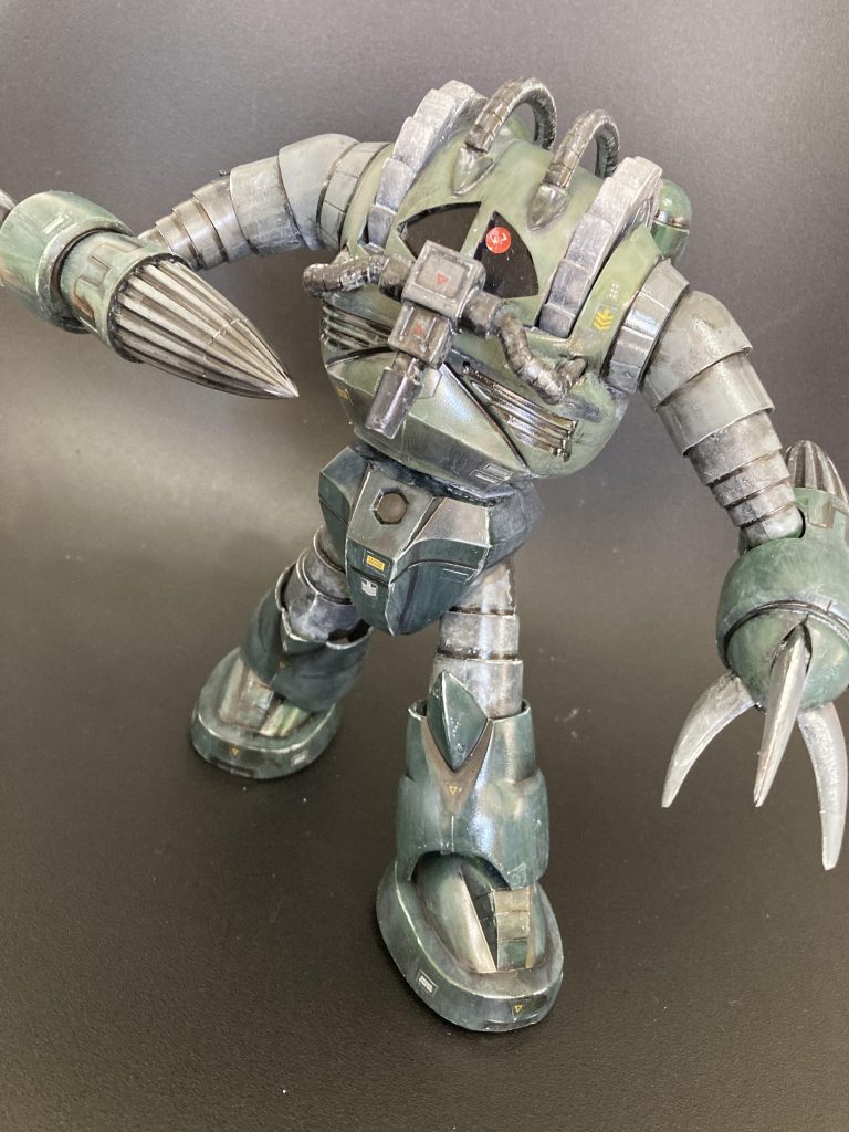 掘削用機としてモビルスーツとは言えないアッグですが大型ドリルは十分MSを破壊出来る装備です。