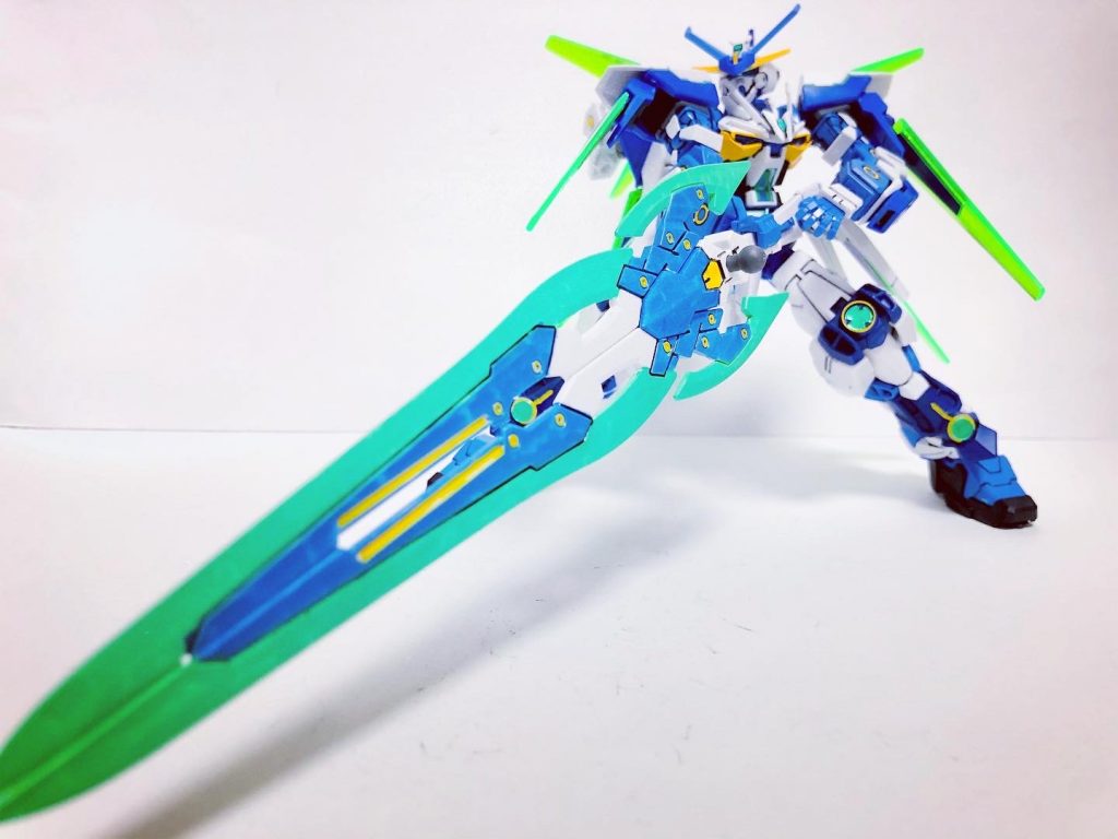 ケインに分離した翼「シグルウイング」を装着する事で「シグルカリバー」となる。「タクティカルアームズよりも軽く大きい物」を求めた結果得られた答えでもある。