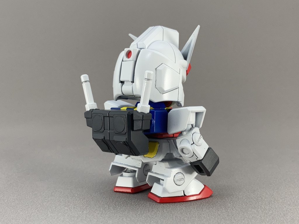 バックパックは指の部分を切り取り薄くしました。左拳はランナータグで埋めました。