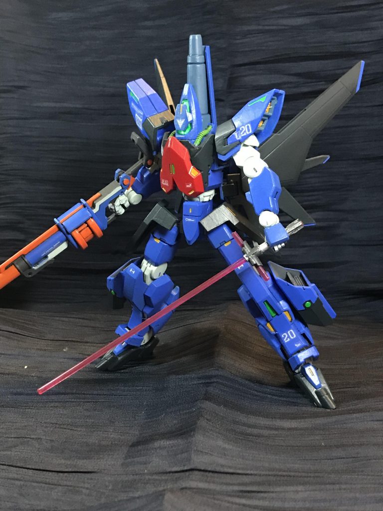 ビームサーベルはジャンク箱にストックが無かったのでランナーから自作。ネタアイテムが欲しかったのでカイロレンセーバーにしました。