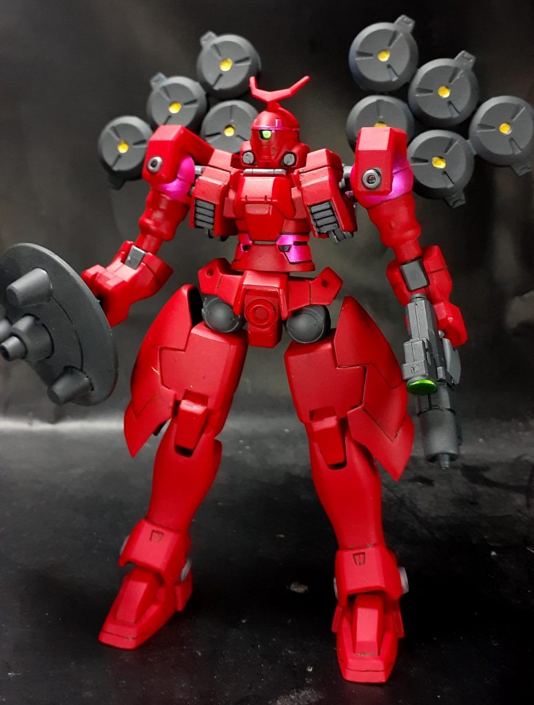 素材を列挙すると・1/144メリクリウス・HGマグアナック(腰の骨と手首受け)・30MMアルト(股関節)・30MMオプションパーツセット(ジョイント各種を全身に)・ボールデンアームアームズ(アームパーツとボールジョイント)・バトルアームアームズ(関節を少し)・次元ビルドナックルズ角(Sサイズ)・リーオーフルウェポンセット(ビームガン)と何気に多いです