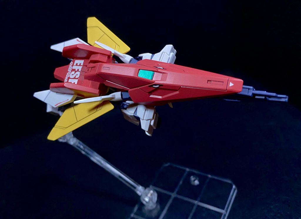 コアフライヤーに変形。盾にデカデカとマーキングがあるのが好きなのでEFSFのマーキング入れてあります。あと、シャークマウス的な感じで、しれっと流星号の目のマークも…