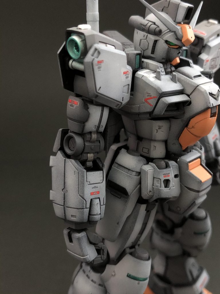 デカールは別売りの水転写デカールを使用しています。丁度いいタイミングで再販されて、助かりました。