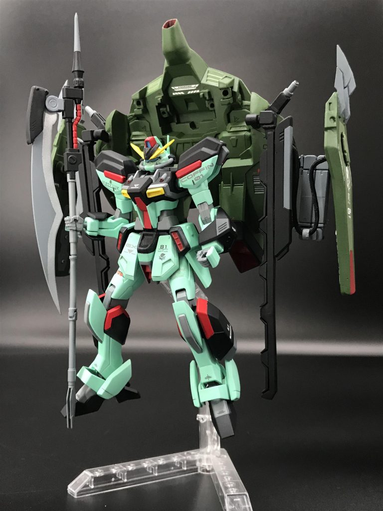 ニーズヘグは持ち易くなるように折りたたみ機能を追加してます顔は水中からの強襲する機体ということでアクアジムを参考にエネルギーケーブルをつけて、バックパックをかぶった時にアンテナが干渉しないように違う物に変えてみました