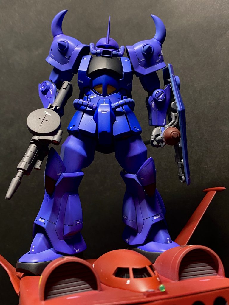 ドダイの窓を開けてコクピットをつくりました。ご覧の通りコクピット部は5mm程さげています。ザクマシンガンは、ショートバレルにして取り回し良い様にしました。