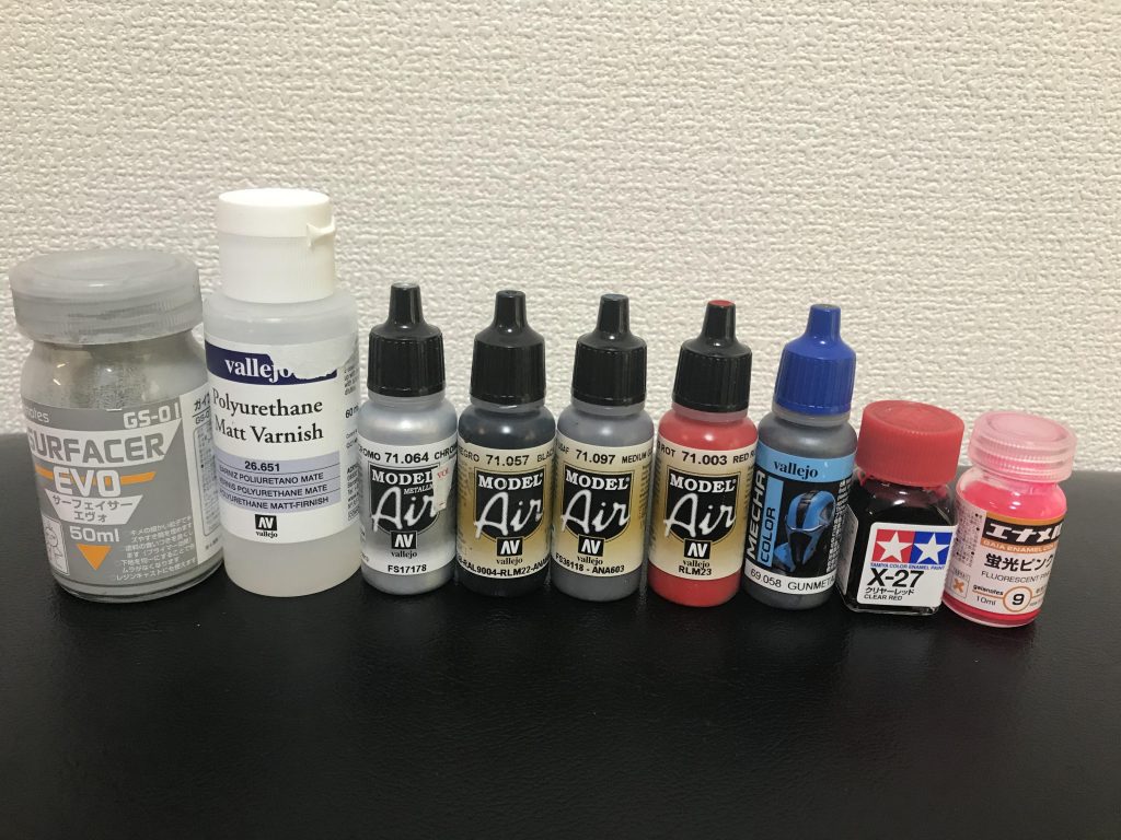今回使った塗料たち。サフもファレホのプライマーを買ったのですが、希釈が悪いのか上手くのらなかったので、とりあえずいつものガイアノーツで‥嫁には臭いと言われましたOrz
