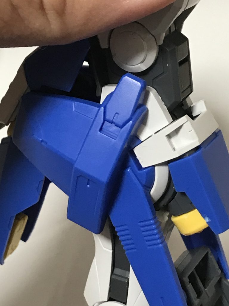 この様に膝付近をダッシュユニットで挟んで固定してある本来足首や足裏はあくまで添えてるだけである