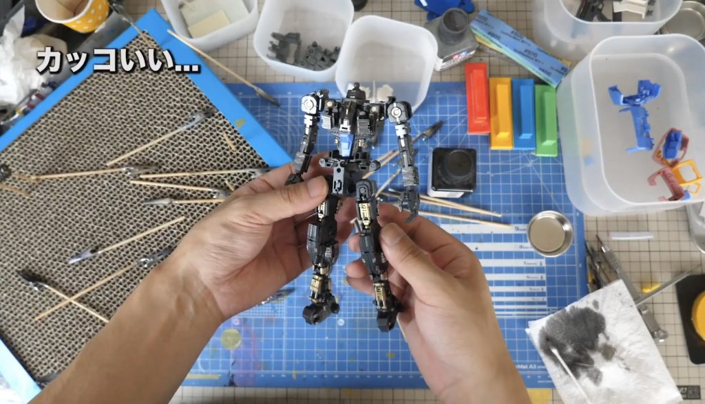 フレームはABS。プライマー散布です。