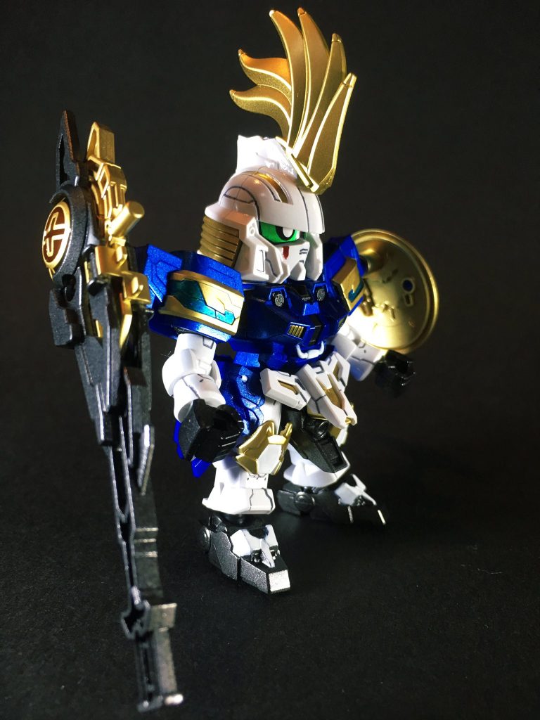 トールギスⅡはデザイン上トールギスと同ユニット機体であるため、青を基調としたカラーリングに変更しただけで再現でき、また頭部ガンダムフェイスも夏侯淵トールギスのキットで既にフェイスマスクの下にガンダム顔が覗くというギミックが仕込まれていたのでそのまま利用しました。特徴的なトサカ部分は馬超ガンダムバルバトスのたてがみを利用しています。以上のような都合で、オリジナル武将製作といっても比較的少ない作業工程で再現する事が出来ました。創傑伝キットの改修は初挑戦でしたが、今後もこの調子でどんどんオリジナル武将製作して行けたらと考えています。