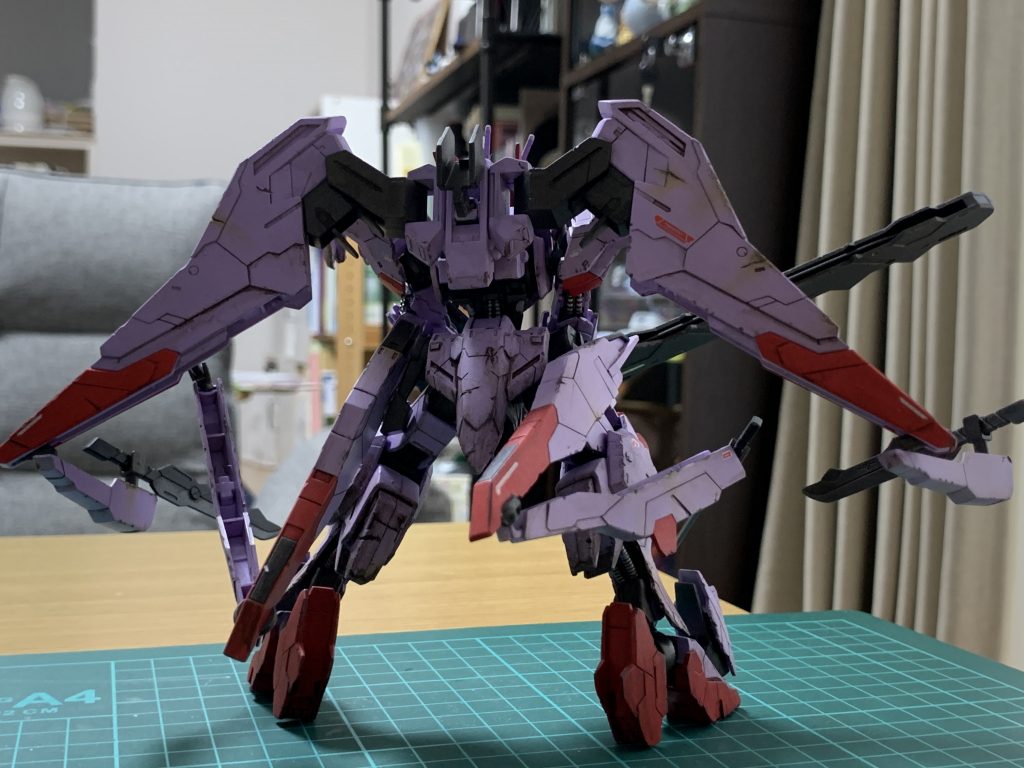 リアショット。腰バインダーが逆。残りの記録にないガンダムフレームも是非プラモデルで登場して欲しいです。 