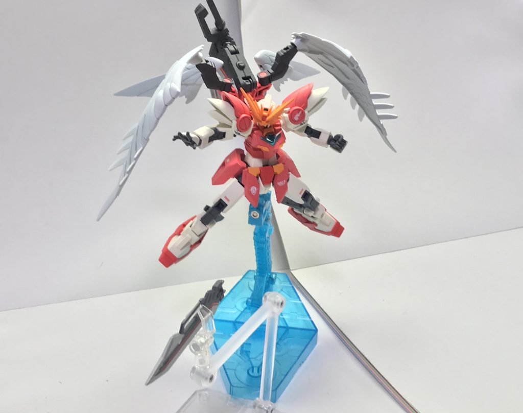 ビルドドラグーン。原型機では手動故に背部の大剣であるビルドボルグの展開に要していたタイムラグを解決するための副産物であり、簡単な操作であればダイバーの少女もマニュアルで行えることから展開ついでに自機に接近する敵弾の掃討など、広い用途に使われる無線兵装となっている。