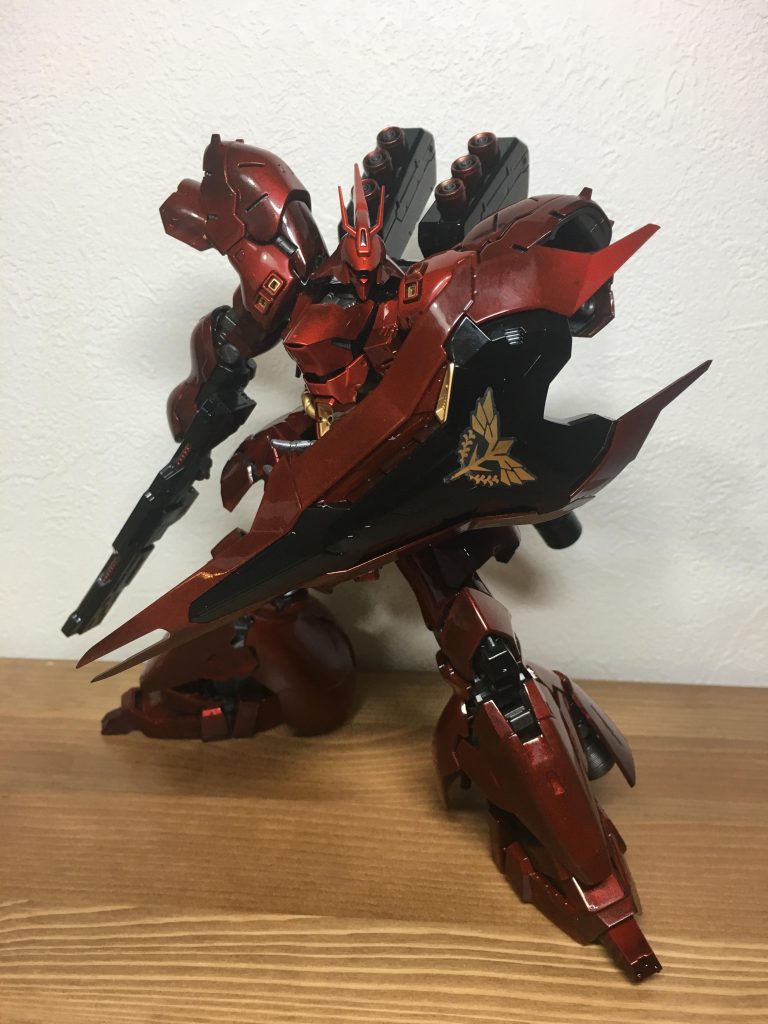 RGサザビーをキャンディ塗装で仕上げました。