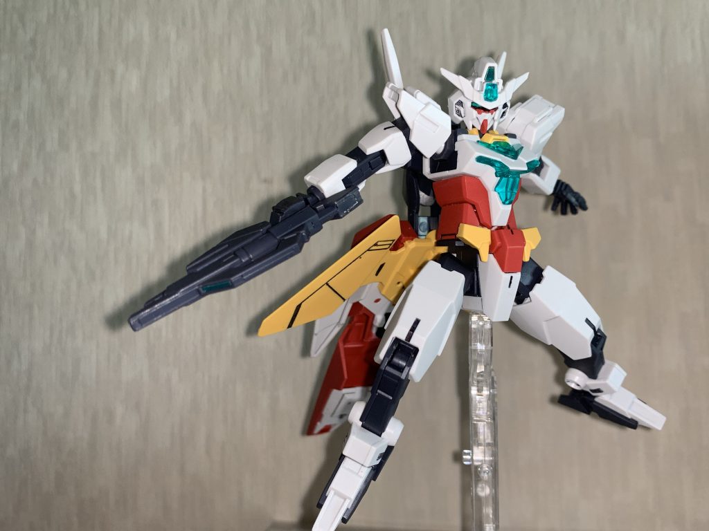 コアガンダムⅡクリアパーツ以外は艶消しを吹き、最後に目のシールを黒縁を切り取って貼るいつもの工程です。プラネッツシステムの都合もあって禿げるのが怖いのでコアガンダム系にはデカールは張りません