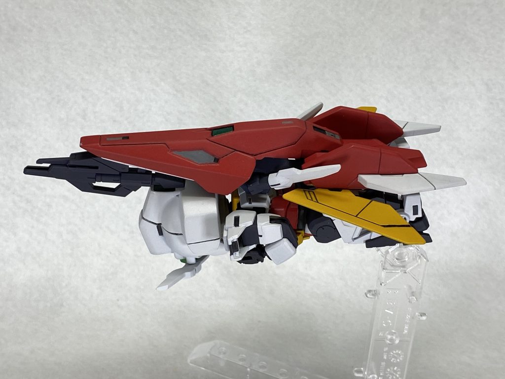 コアフライヤー形態にも変形可能です。変形時に頭部が邪魔してしまうので、コアディフェンサーの付け替えるパーツを2mm程度浮くように加工しています。それでも頭部はかなり下を向かなきゃ駄目ですが・・・w 