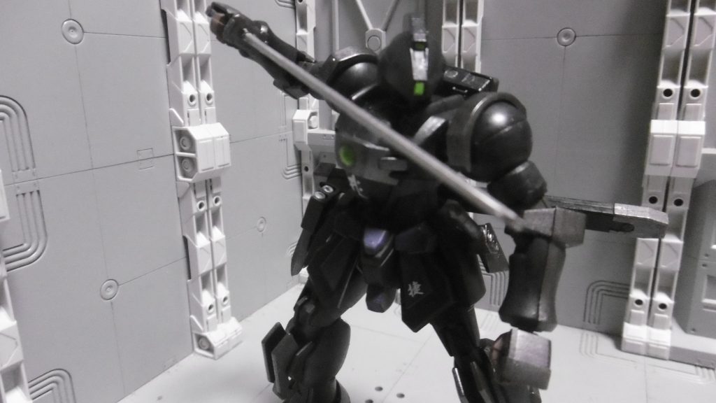 ニンジャと言えば、やはり直刀!ニンジャではなく忍者の設定だと実は使い難い装備なんですよね。というのも、忍刀は実際に使われた記録が無いらしくて。諸説ある内の一説ではあると思われます、他の説では贋作も多いのだとか。