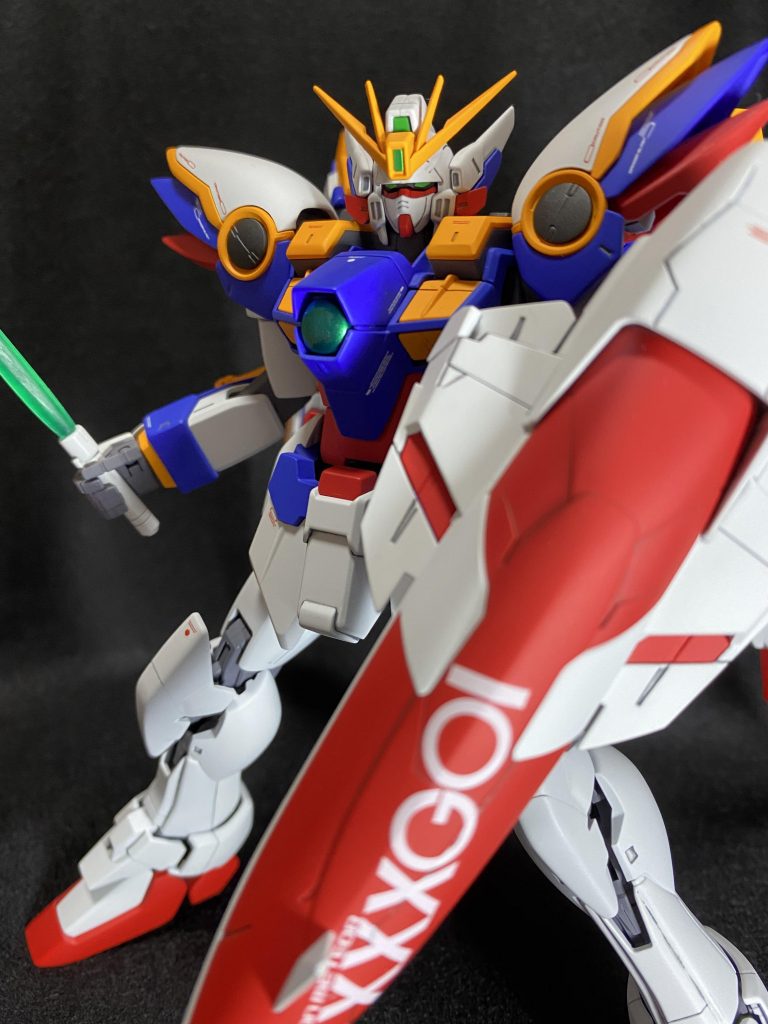 バスターライフルの保持力が無さすぎて、ポーズ取らせるときはビームサーベル…。