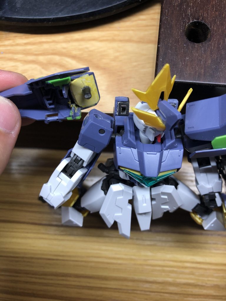 肩アーマーの接続があまり好きじゃなかったので直接つけられるようにしました。