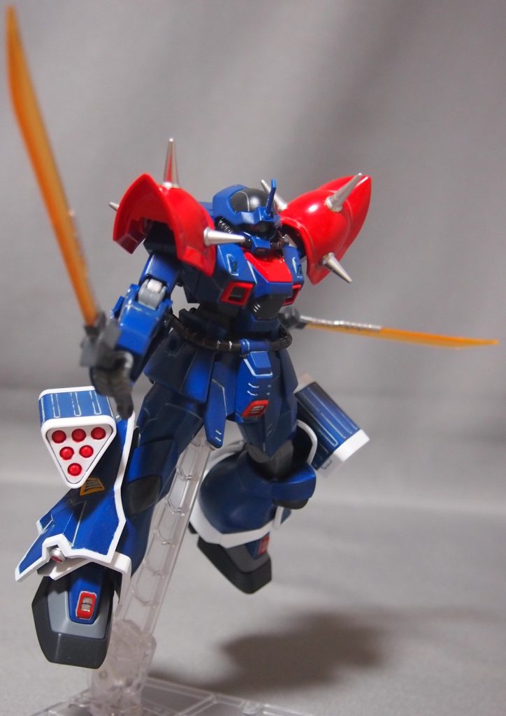 剣で斬りつける。