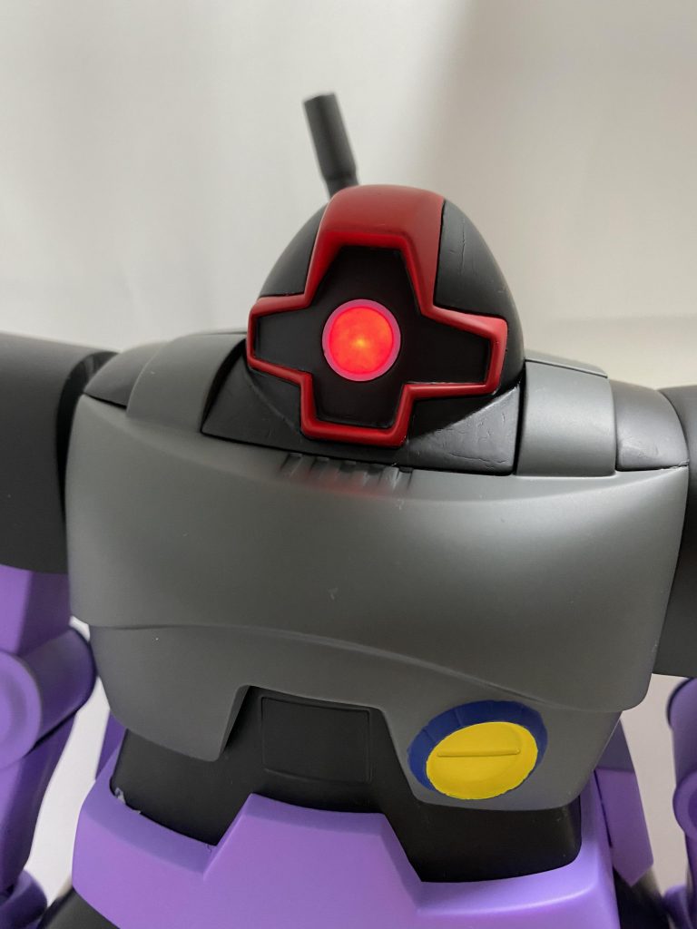 LEDを仕込み光るようにしました！ただ、私自身電飾できる技術が無かったため友人がしてくれました。感謝です…！