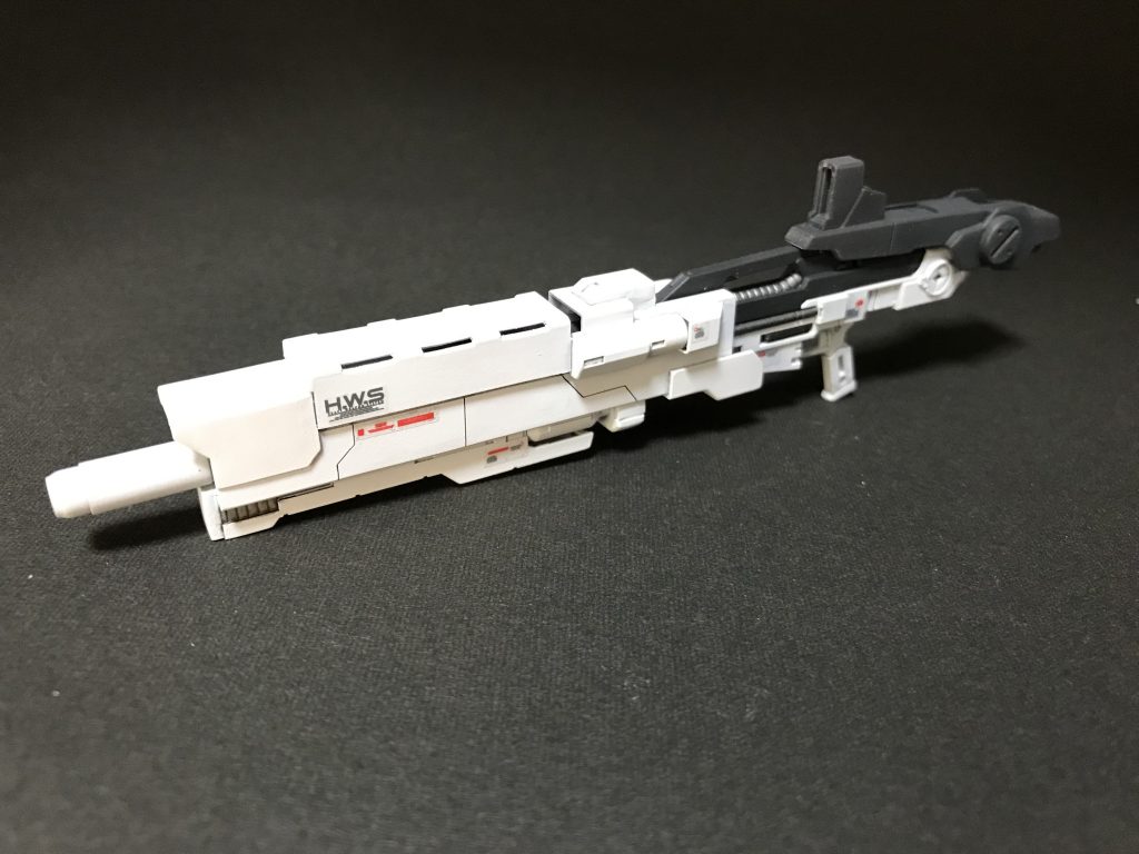 ハイパー・メガ・ライフルになります。こちらはHG HWSのパーツはほとんど使用せず、プラ板とジャンクパーツで側を作り、それをRGのライフルにかぶせております。以下、様々な角度からの写真になります。