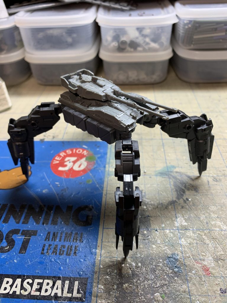 当初は61式戦車に脚を生やしただけでした。