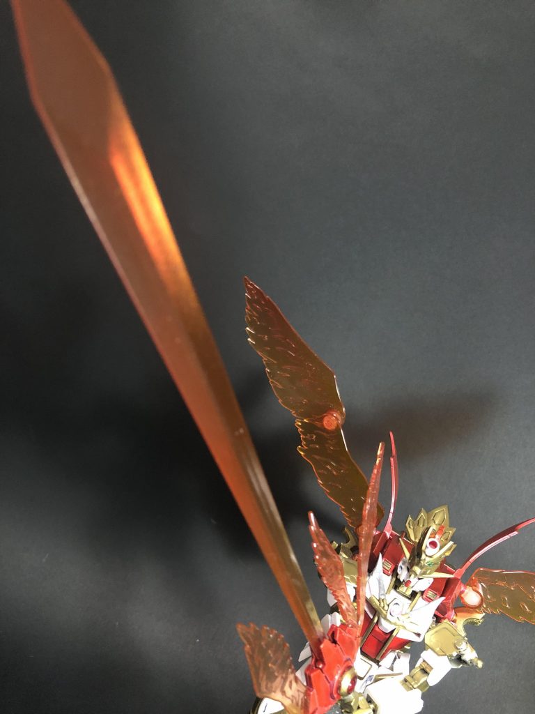 必殺技は、剣舞を踊る様な動きでビームウイングを無数に散布、最後に大型ビームソードで一閃する「朱雀翔焔舞」!ヒ○カミ○楽?日の○吸?聞いたことないな…(すっとぼけ)イメージとしてはあんな感じですw