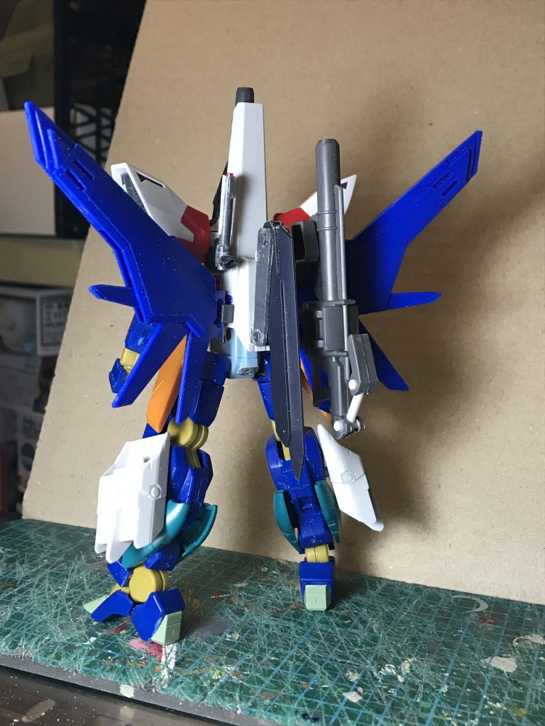 なんか違うなあ、、、多分羽根がコレジャナイ。せっかく制作されたグレネードランチャー用マウントだったが変型時に干渉するという理由で正式採用にはいたらなかった。