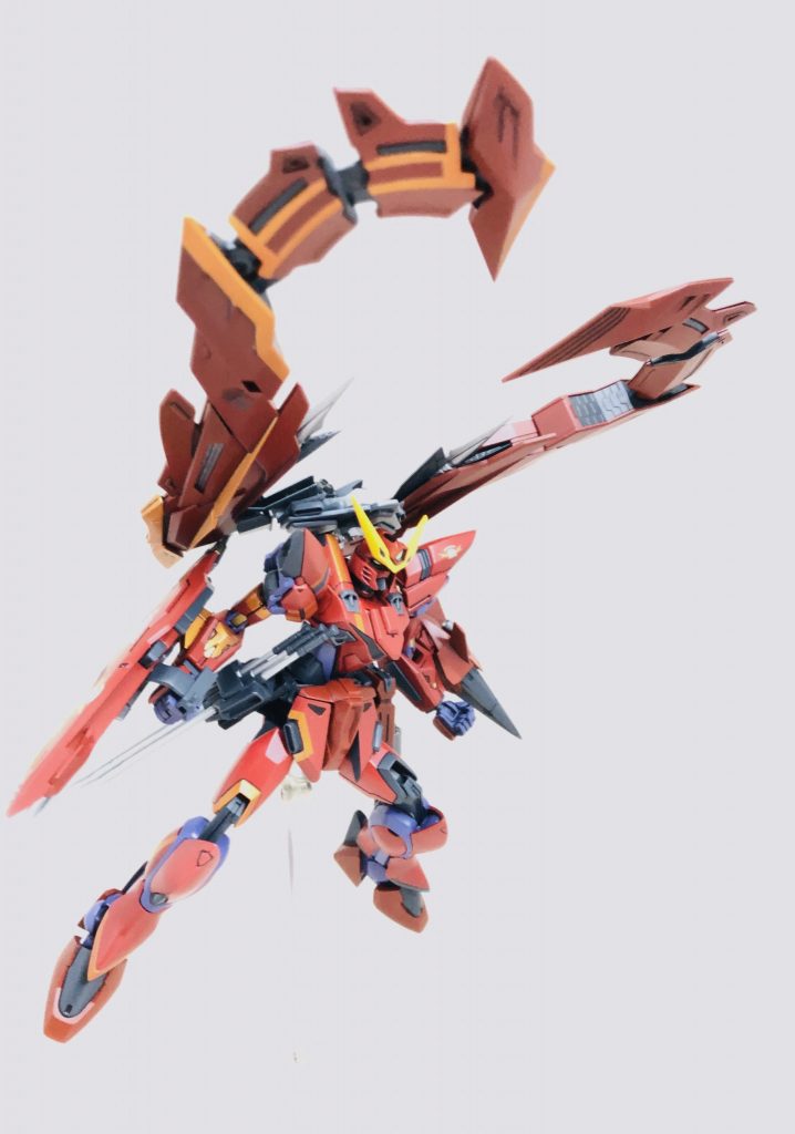 マガノイクタチミラージュコロイドを利用し、対象のMSバッテリーを強制放電させ、その電力を吸収する装備。背部に展開することで翼としても機能する。マガノシラホコと連携して使用する。マガノシラホコマガノイクタチに付属する投げ槍。先端もストライカーと同じくフェイズシフト装甲で出来ているため頑丈。本体とワイヤーで接続されているため何度でも使用可能である(無重力空間にて推奨される)。