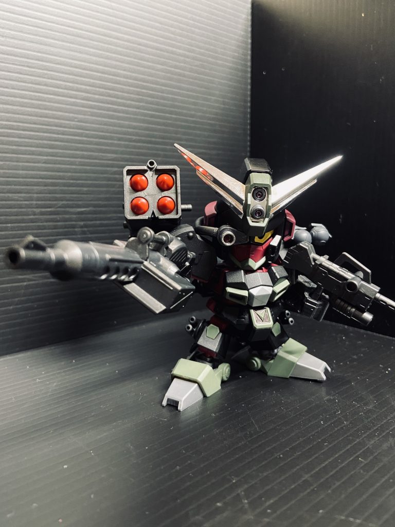 ！！ッ戦闘に巻き込まれた？！しかしどれが敵勢かもわからんッ！『コマンドさん！こんなところで何やってんです？！やられますよ！！？』俺を知っている？いや、この身体をか？！しかし、このままではやられるだけか！ええいっ、ままよ！・コマンドモード。彼はどうやらこちらの世界で、コマンドガンダムと呼ばれている人物と酷似しているようだ。