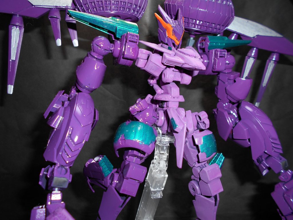 1部シルバーなのはガンダムマーカーなどで塗装しています