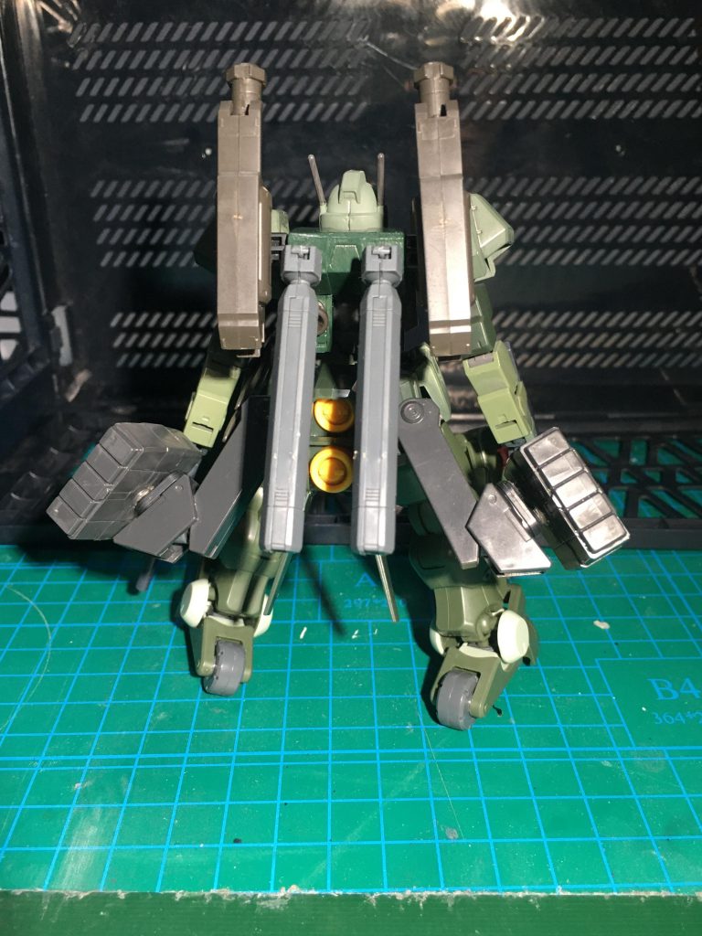 後ろはこんな感じ、ジム頭ですが、GNドライブ仕様です。