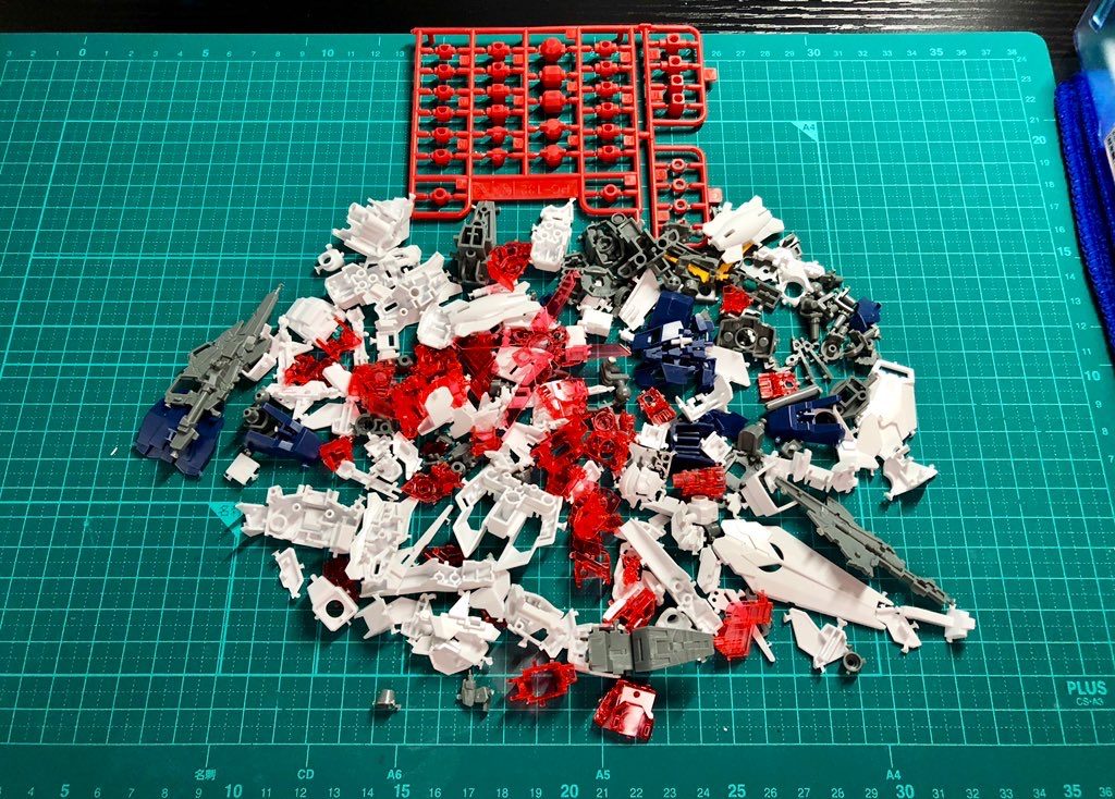 HGにしては部品が多く、表面処理に苦労しました