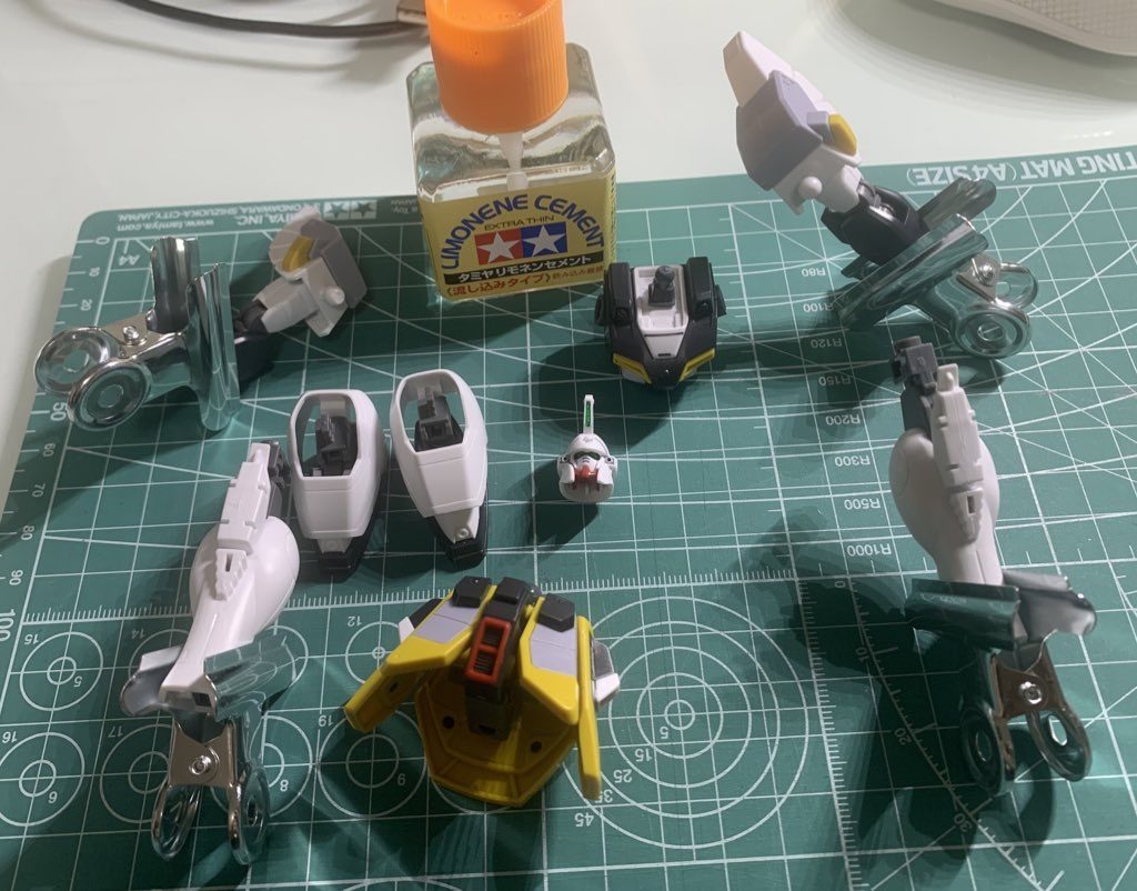 合わせ目消しの為の接着