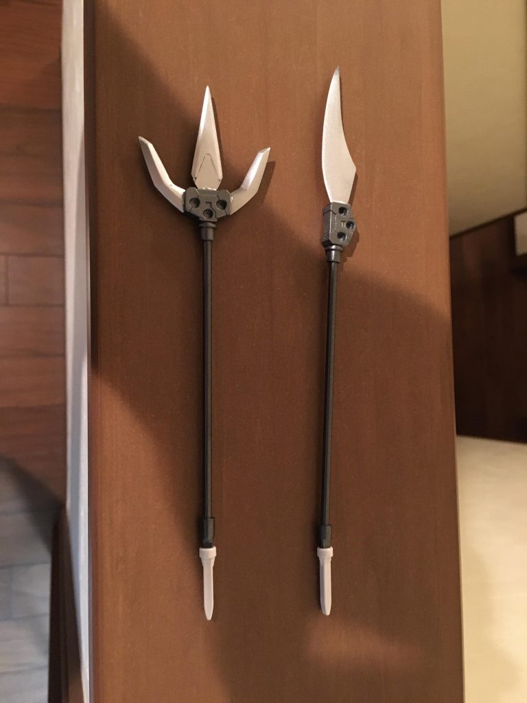 武器はバックパックとプラパイプとダンボール戦記？の部品などで構成