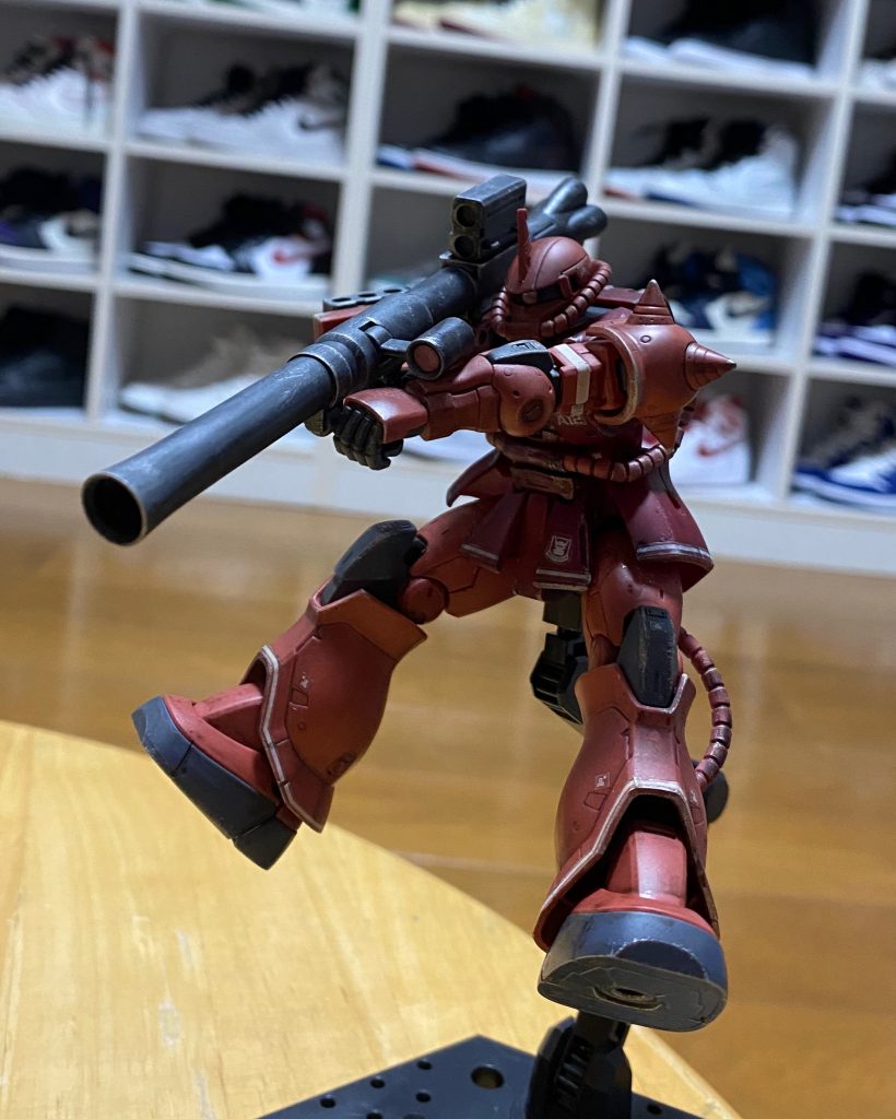 初投稿になります。オリジン劇中のワンシーンをイメージしてポージングしました。20年以上振りにガンプラ製作しましたが、今のキットはすごく格好いいのですごい驚かされました！