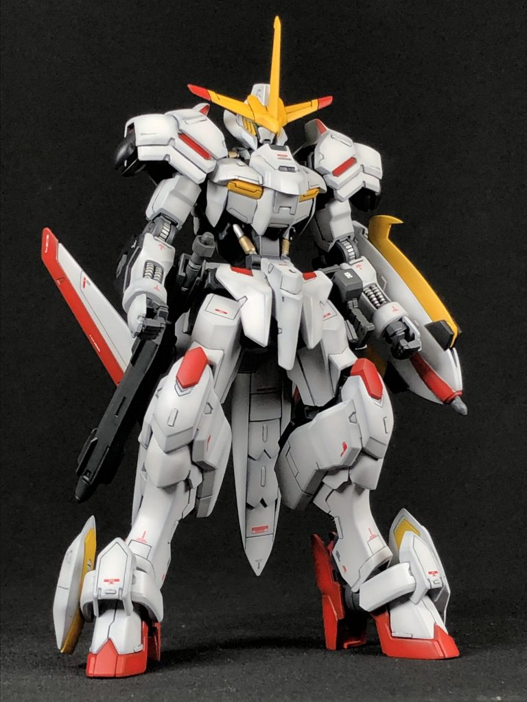 煽り気味のアングル。かかと横には肉抜き穴がありましたが、パテで埋めています。