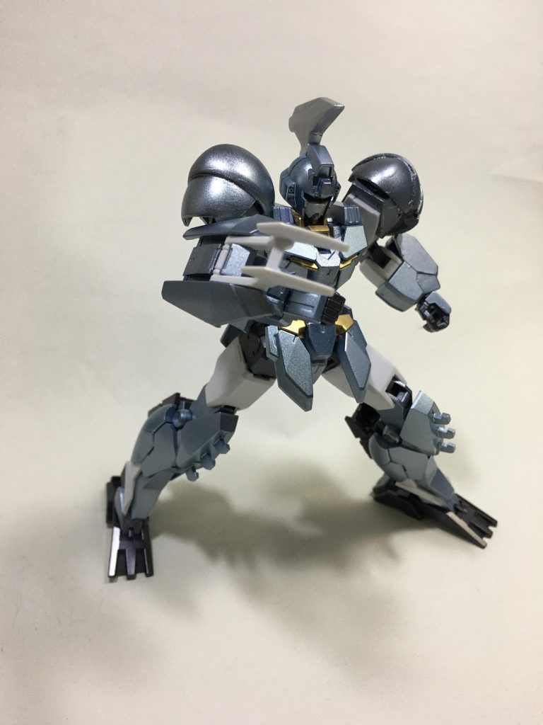 肩はベアッガイ3の肩パーツを幅詰め。