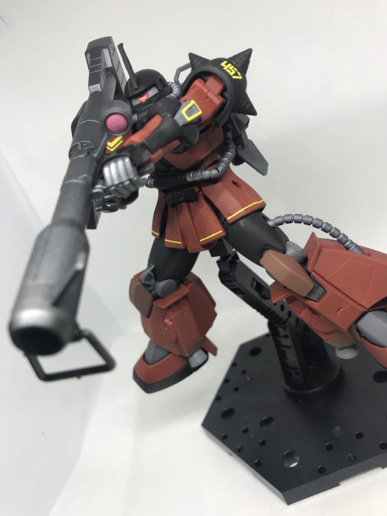 過去に挙げたジョニーザクと比べるとバズーカを少し構えにくい印象です。