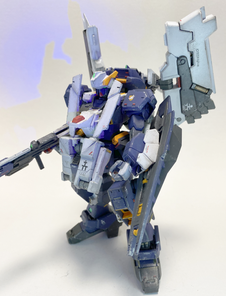 センサー部分はアサヒペンの夜光スプレー(若草色)を吹いた後、クリスタルカラーのターコイズグリーンとクリアーを重ね吹きしたのでブラックライトで光ります。