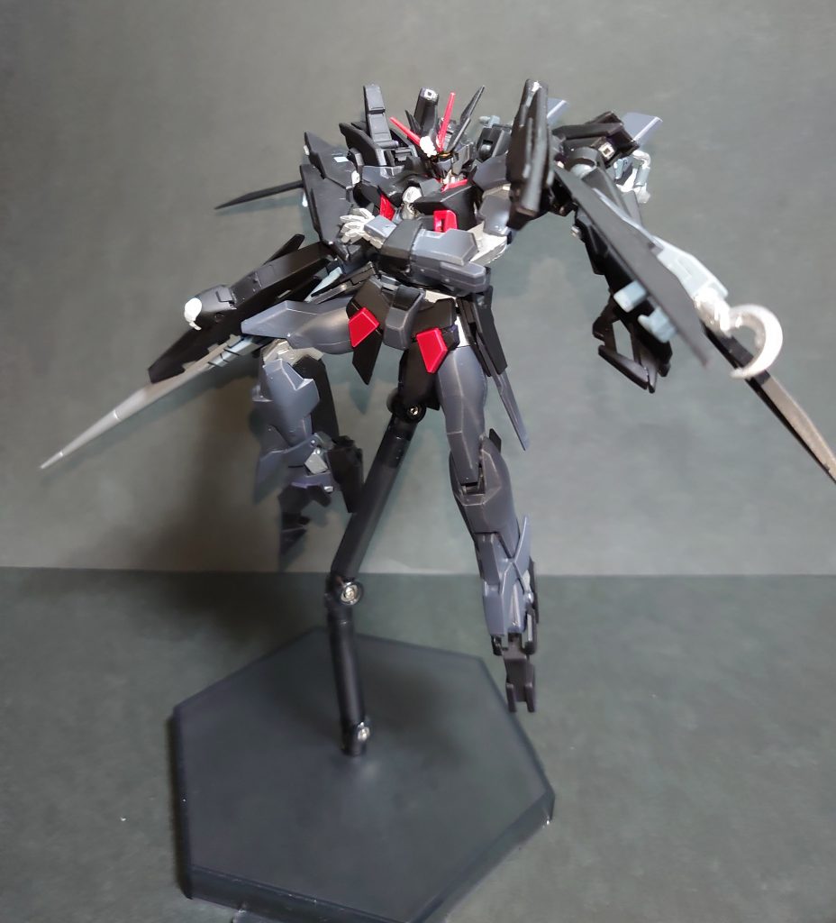 ・ビームブレイド本機の追加装備の一つ。ダークハウンドの決定力の低さを補うために考案された武装。それ自体が疑似斥力フィールド発振器を備えた可変翼であり、本機の機動性と運動性を高める他、疑似斥力フィールドの力場を応用して、バインダーの電磁装甲の機能を拡張させることで防御力を向上させることも可能となっている。