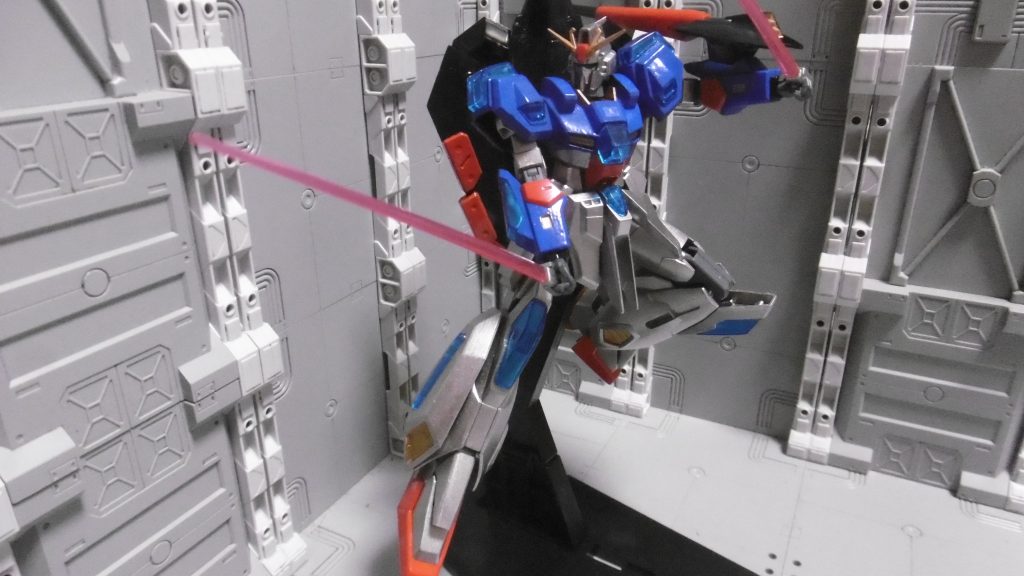 ビームサーベル。グリップを本体メインカラーと同色に塗っただけです。