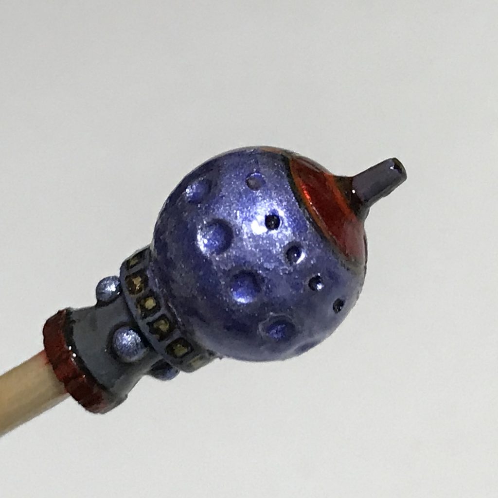 ビット（とんがり帽子の付録）も抜かりなく。接写だと汚いですが、離れて見れば大丈夫です(^^;尾部に3mmの穴を開けて、アクションベースに飾れるようにしました。