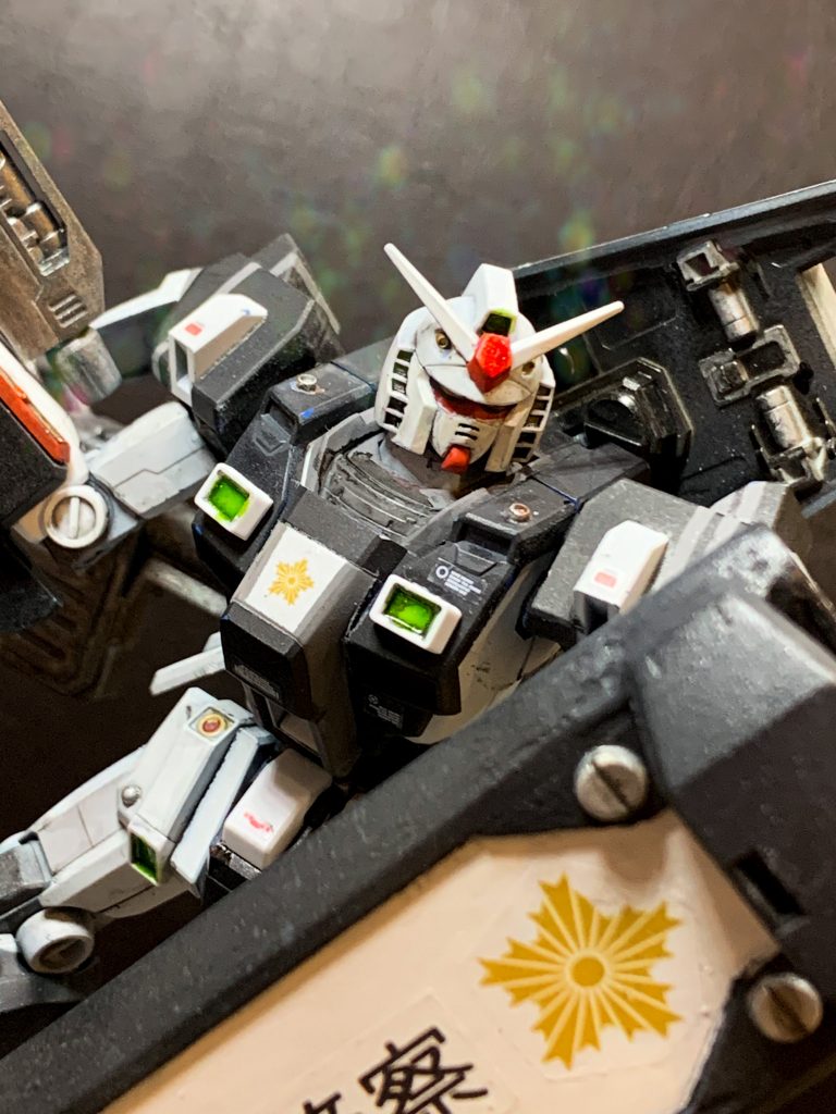 サフを吹かなかったので、塗装が剥げたらブルーが見えてしまいます。旭日章のデカールはオリジナルですが、境目がくっきり！なかなかうまく馴染みません。難しいですね。